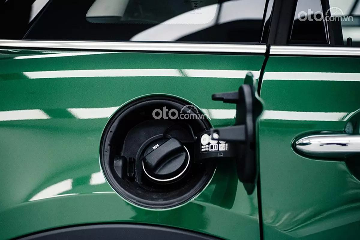 cửa đổ xăng xe MINI One.