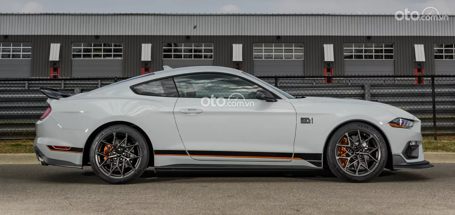 thân xe Ford Mustang 2022.