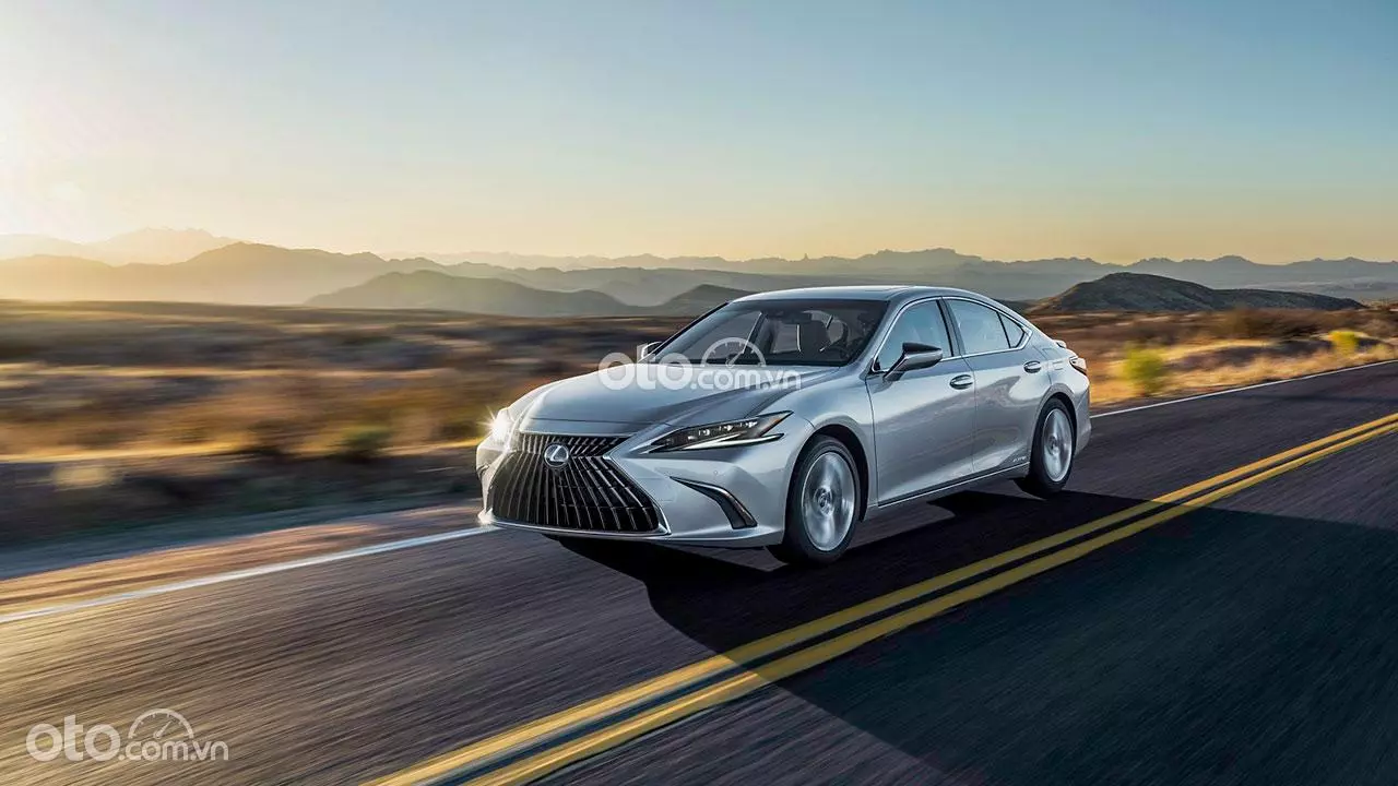 lưới tản nhiệt Lexus ES 300h 2021.