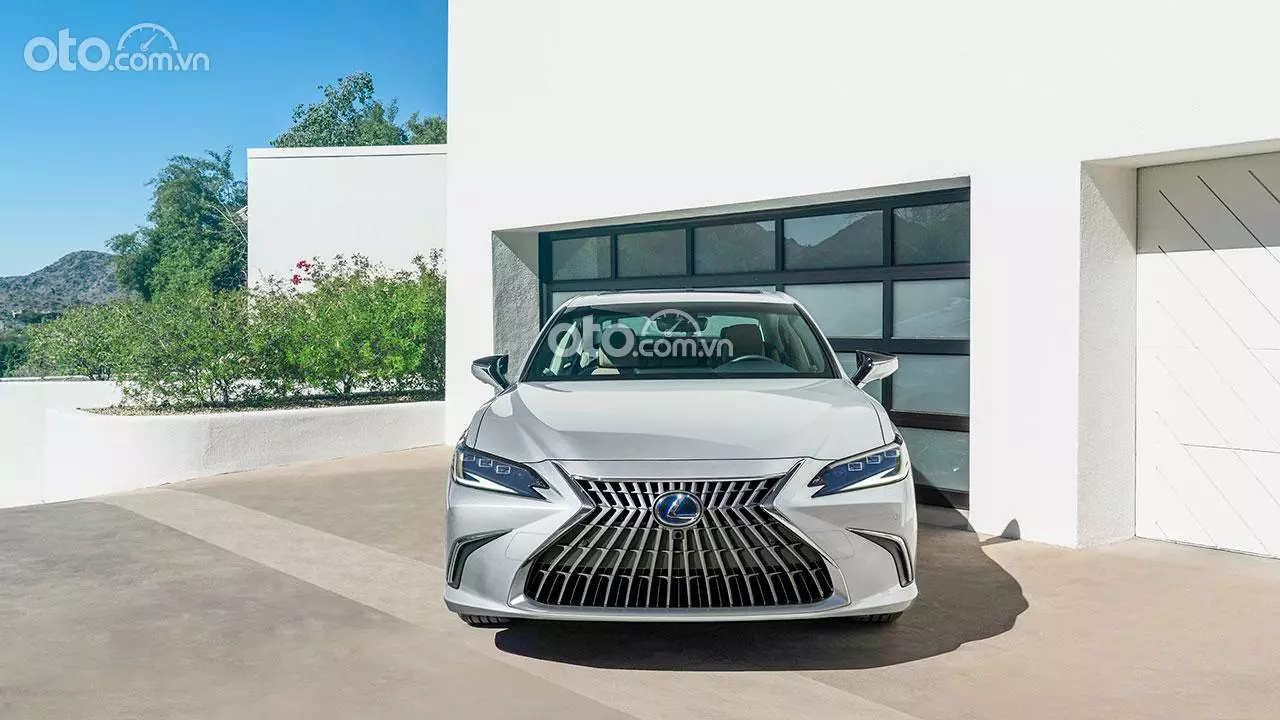 đầu xe Lexus ES 250.