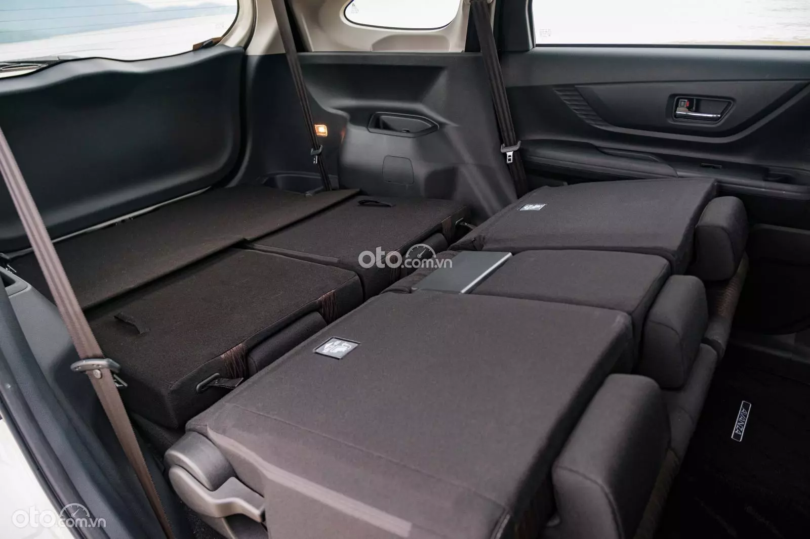 hàng ghế thứ 3 trên xe Toyota Avanza Premio 2022.