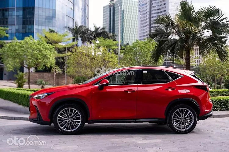 thân xe Lexus NX 350 thân xe Lexus NX 350.