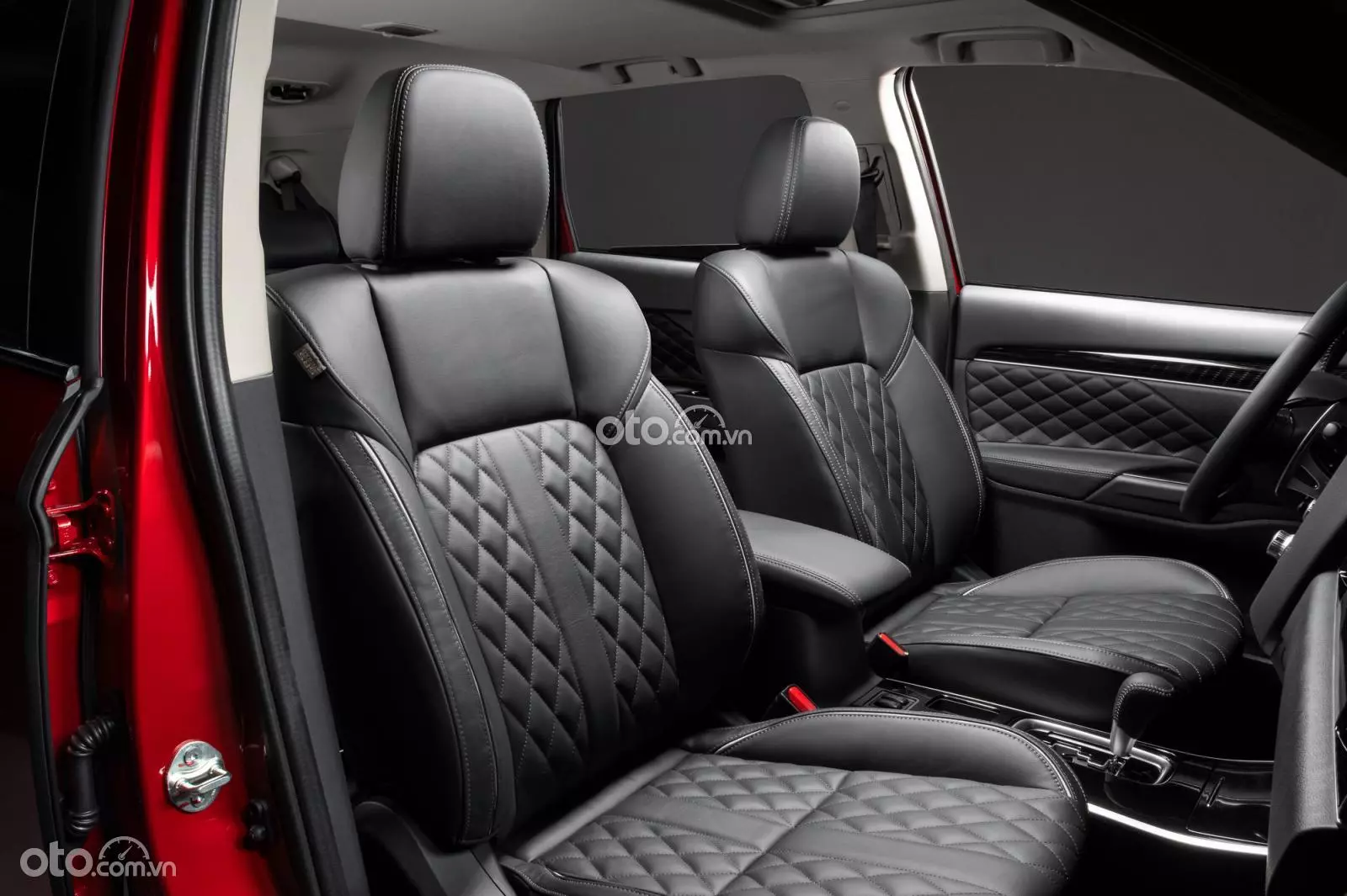 hàng ghế xe Mitsubishi Outlander 2022 .