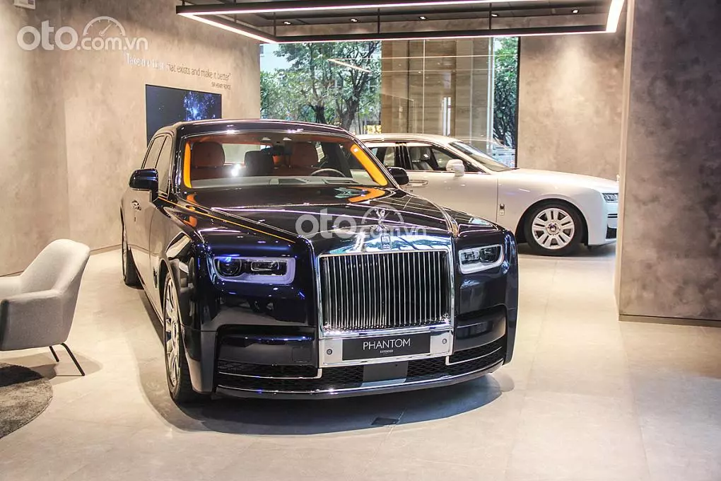Giá xe Rolls Royce Phantom tháng 3/2022.