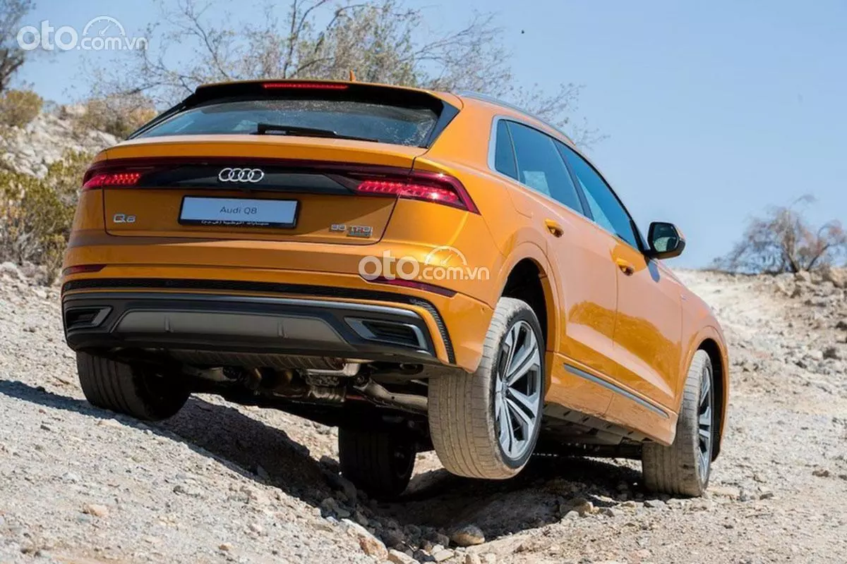 đuôi xe Audi Q8 2021.