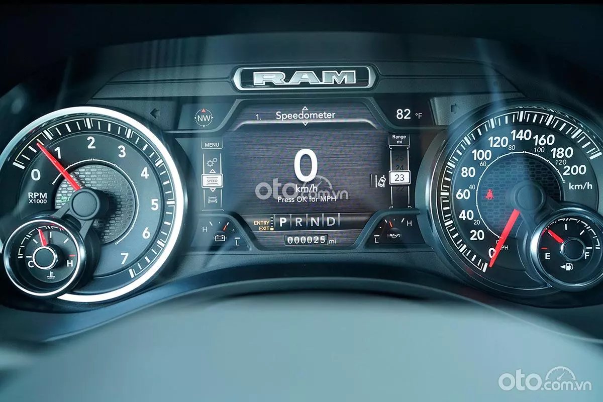 đồng hồ thông tin RAM 1500.