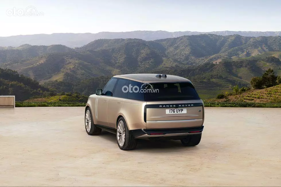 hông xe Land Rover Range Rover 2022.