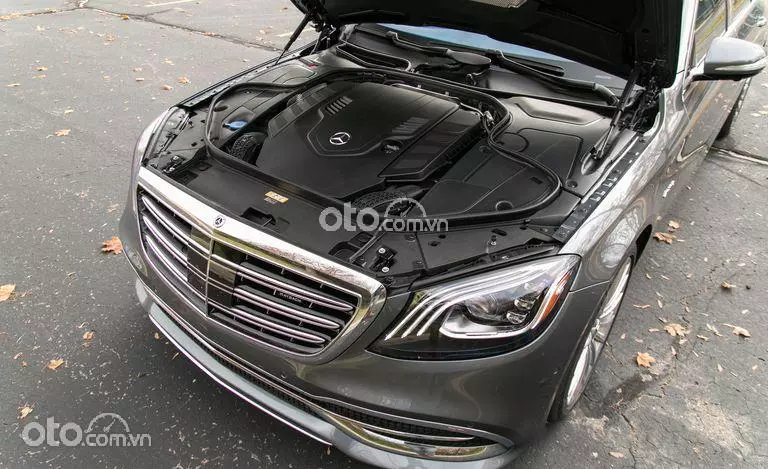 Động cơ xe Mercedes-Maybach S 560.