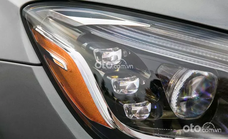 đèn pha xe Mercedes-Maybach S 560 2022.