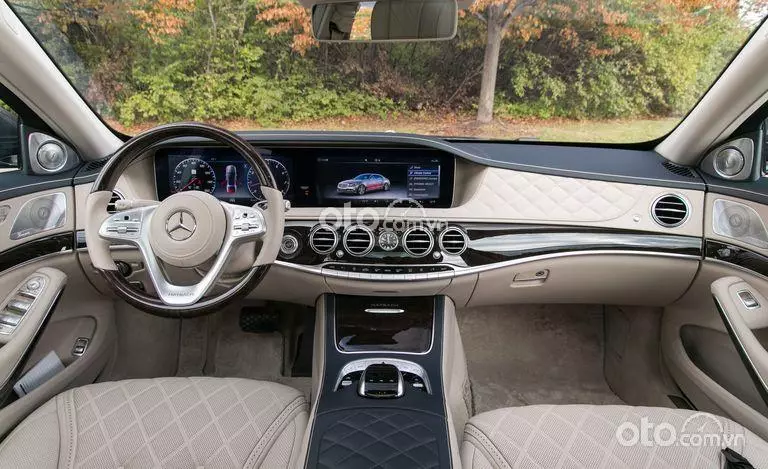 Nội thất Mercedes-Maybach S 560.