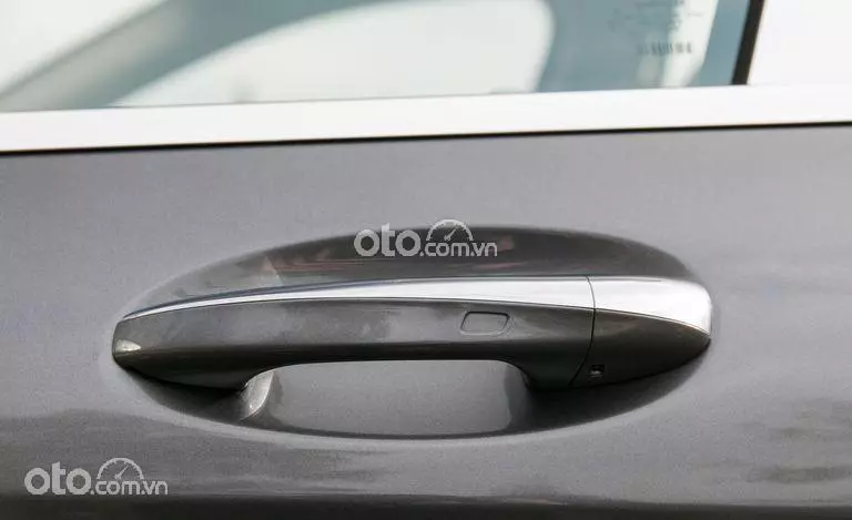 tay nắm cửa xe Mercedes-Maybach S 560 2022.
