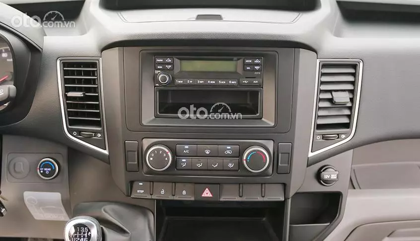 Đầu audio kết nối Radio / USB / AUX.