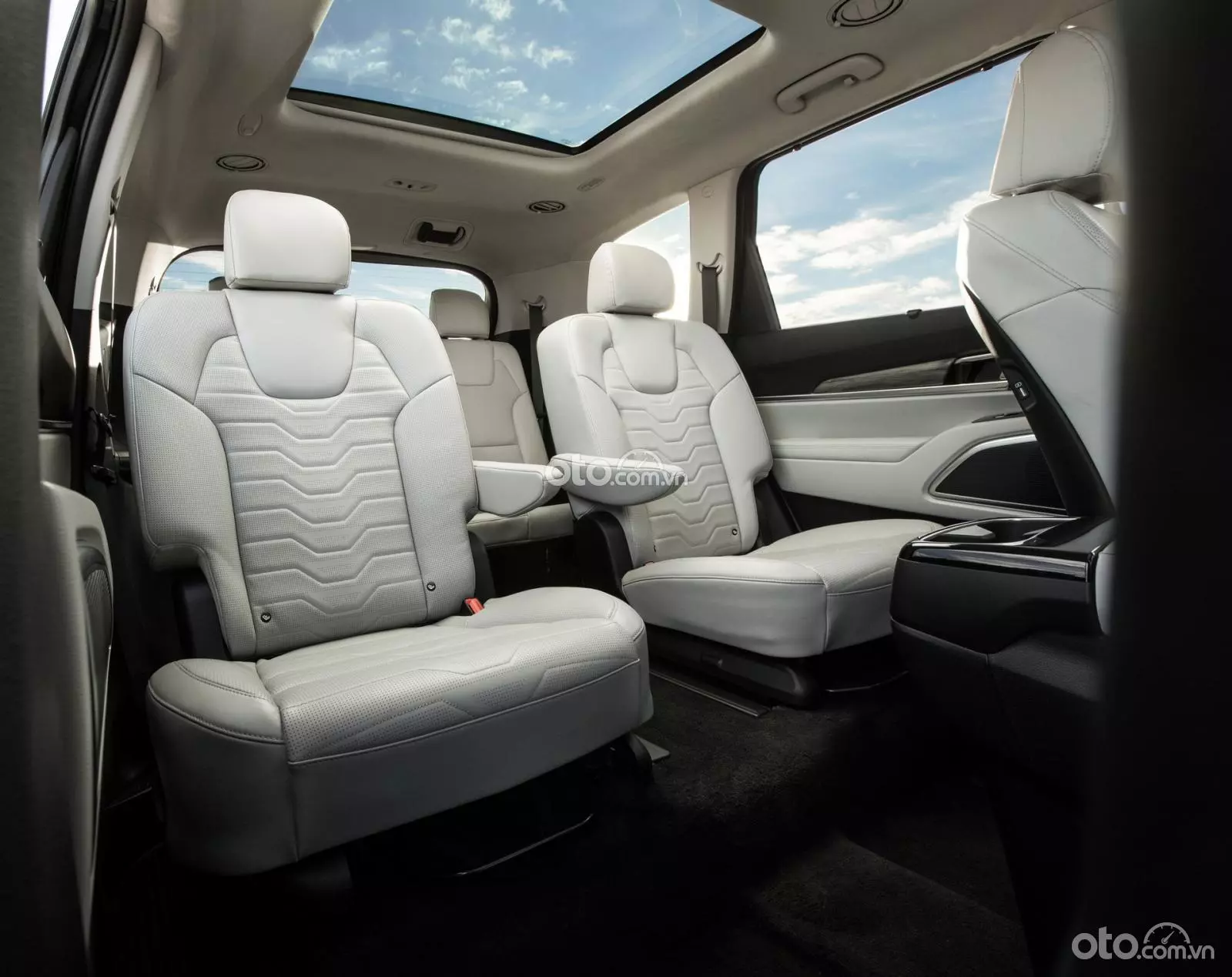 cửa sổ trời của xe KIA Telluride.