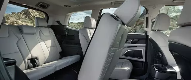 hàng ghế thứ 2 của xe KIA Telluride.