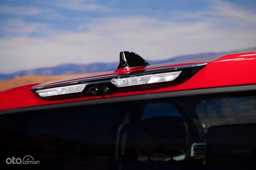 ăng - ten vây cá xe Toyota Tundra 2022.