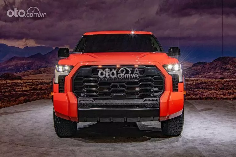 đầu xe Toyota Tundra 2022.