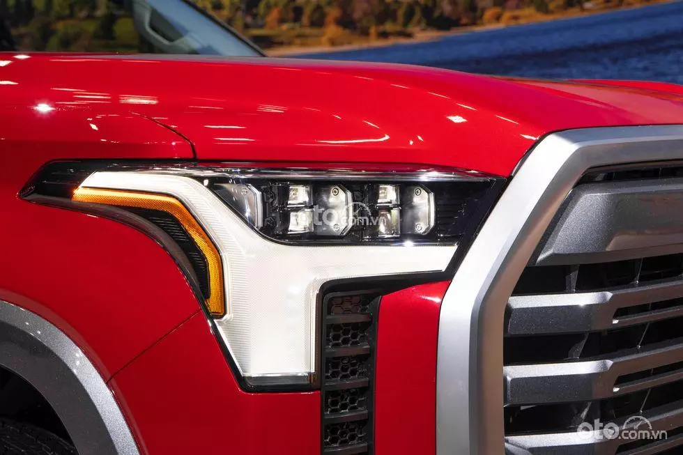 đèn pha Toyota Tundra 2022.
