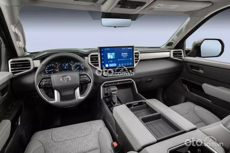 Nội thất xe Toyota Tundra 2022.