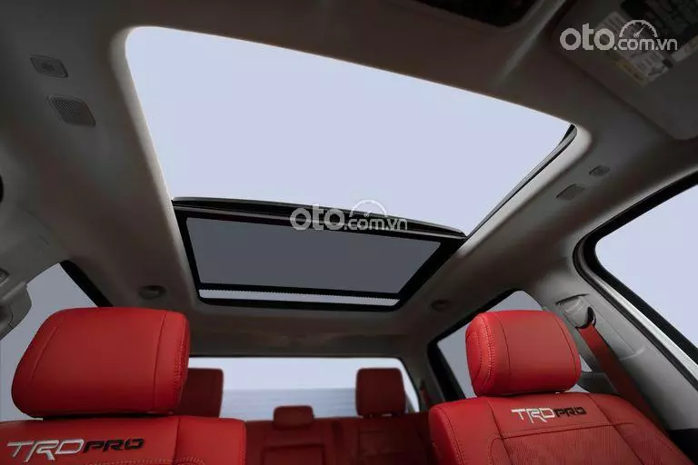 cửa sổ trời xe Toyota Tundra 2022.