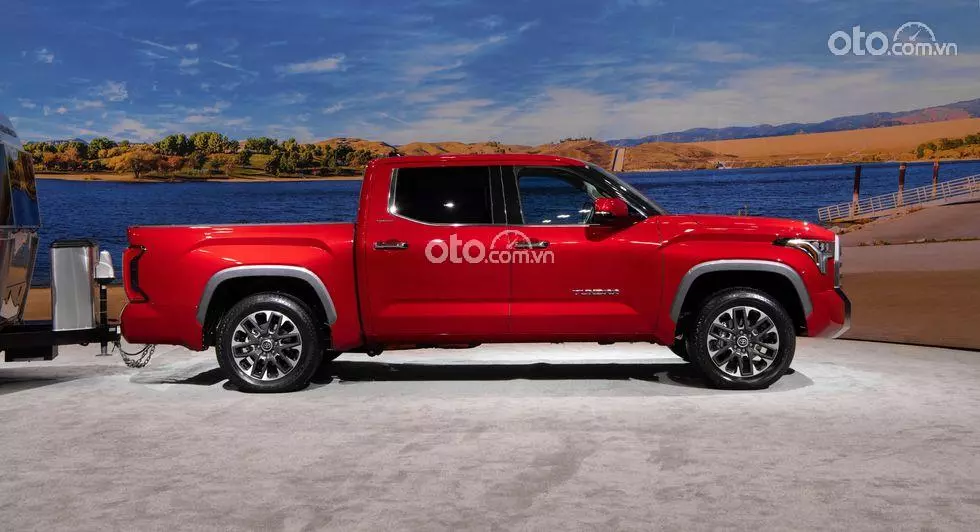thân xe Toyota Tundra 2022.