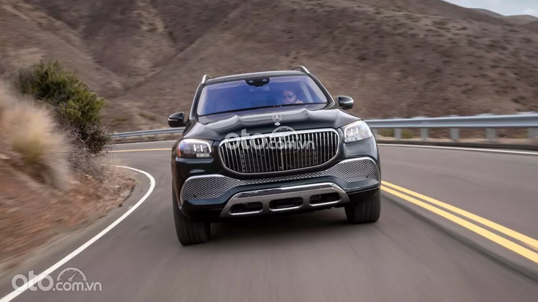 vận hành xe Mercedes-Maybach GLS 480 4Matic.