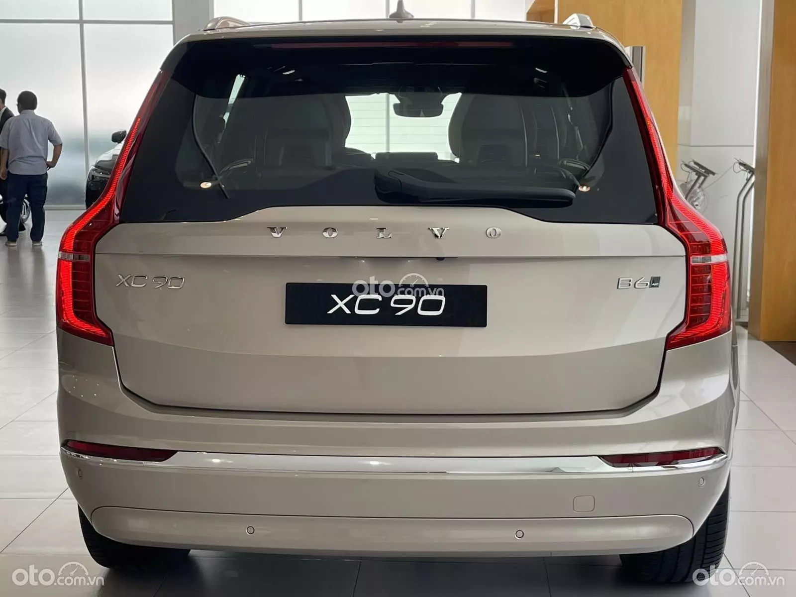 Đuôi xe Volvo XC90 2022 .