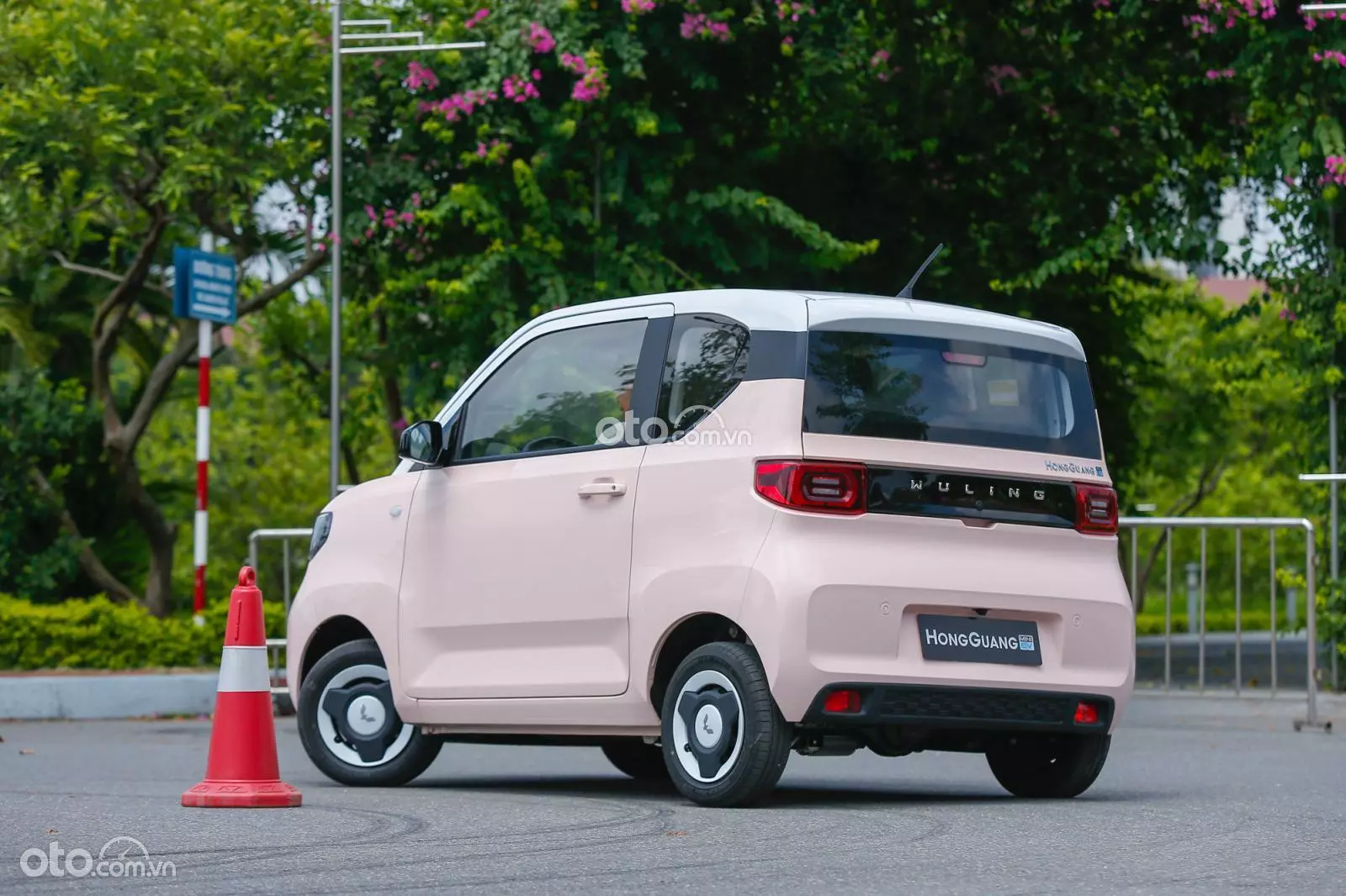 Khu vực hông xe Wuling HongGuang MiniEV.