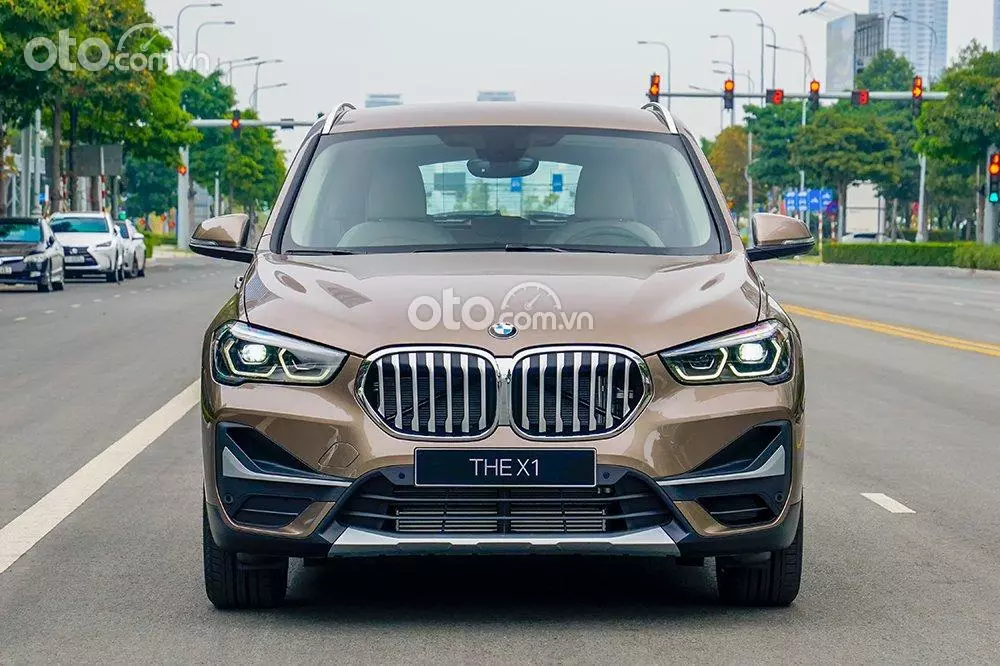 đầu xe BMW X1 2021.