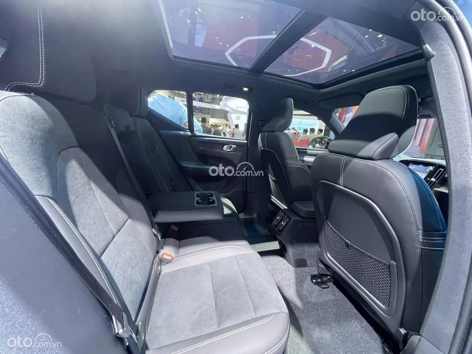 Hàng ghế thứ 2 xe Volvo XC40 2022 Hàng ghế thứ 2 xe Volvo XC40 2022.