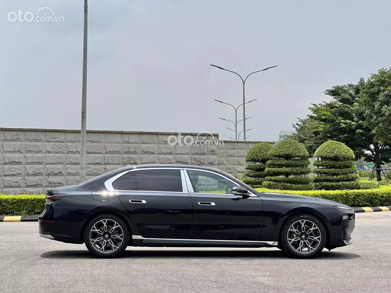 Thân xe BMW 735i Thân xe BMW 735i.