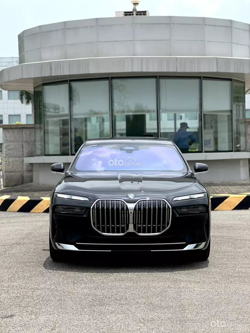 Đầu xe BMW 735i Đầu xe BMW 735i.