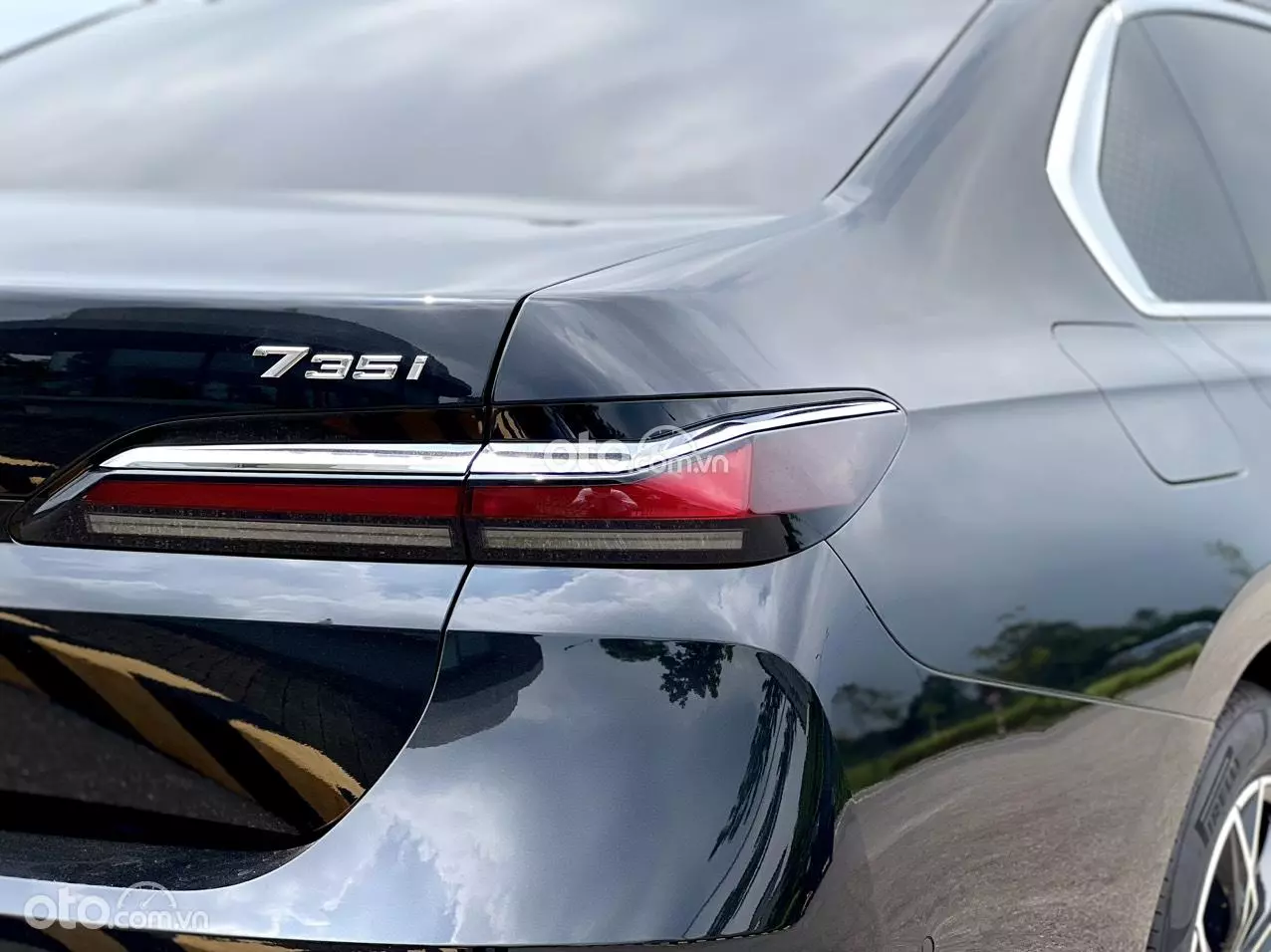 Đèn hậu xe BMW 735i Đèn hậu xe BMW 735i.