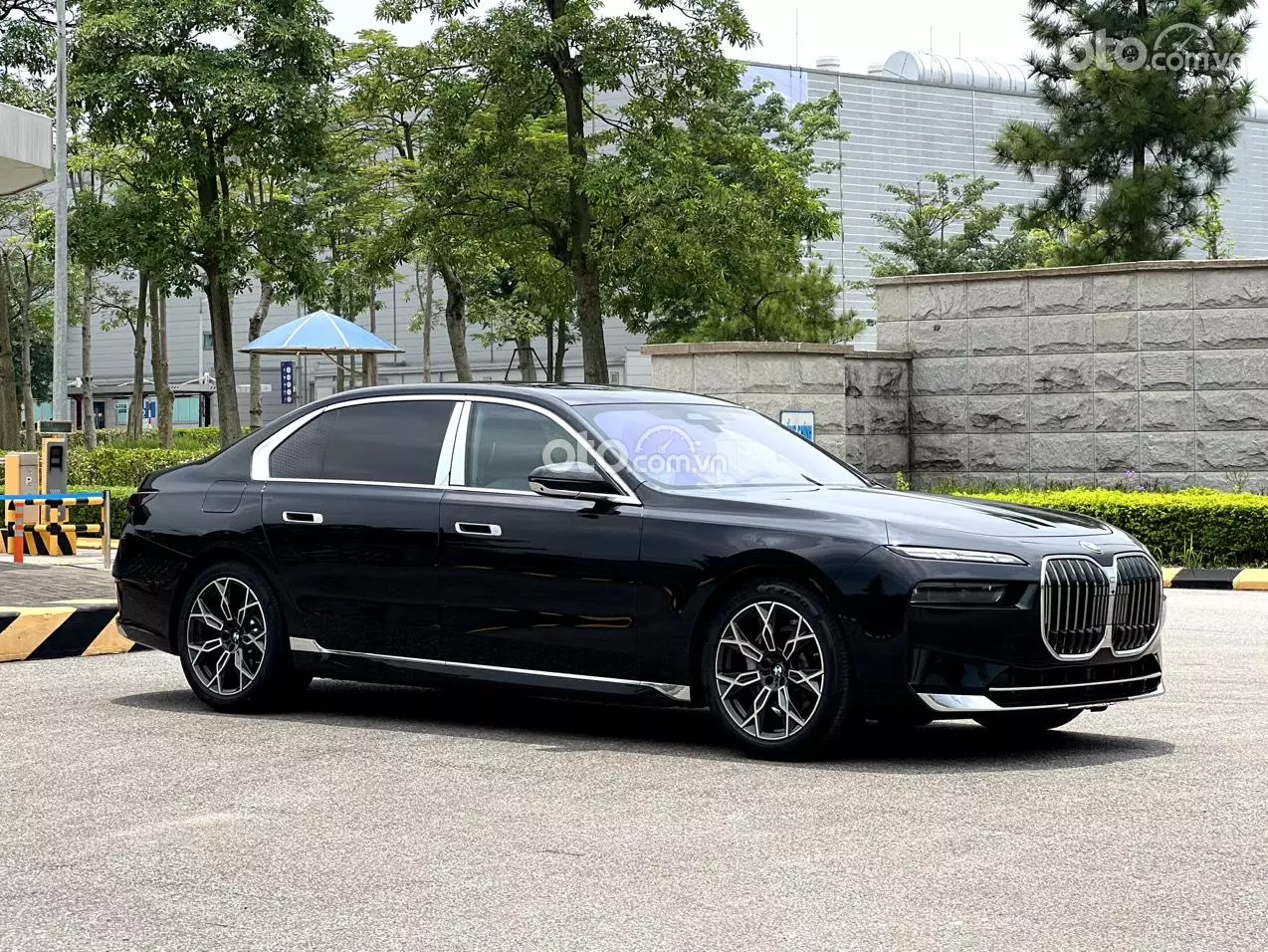 xe BMW 735i xe BMW 735i.