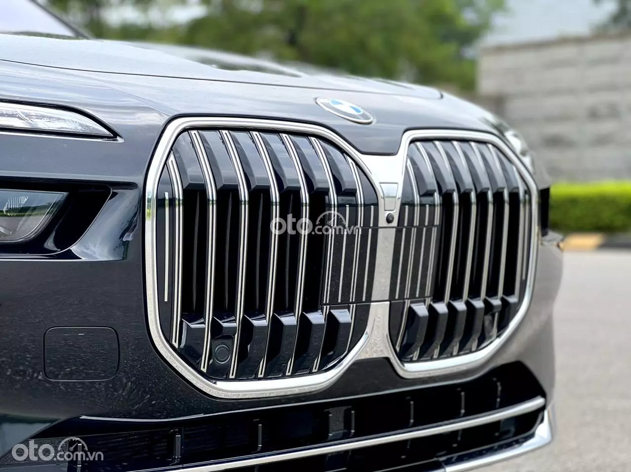 Tản nhiệt xe BMW 735i Tản nhiệt xe BMW 735i.