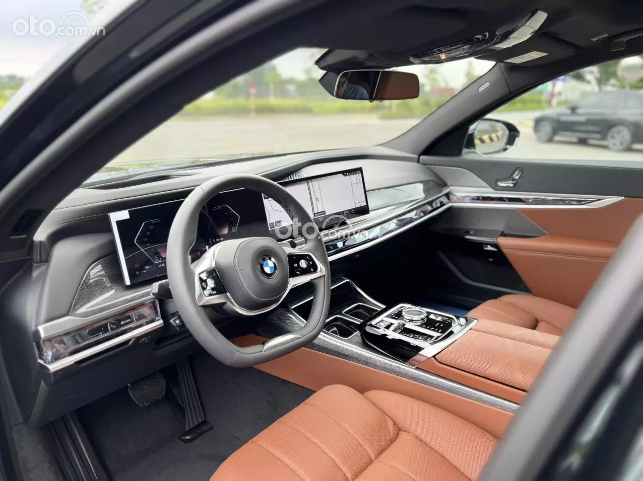 Không gian bên trong BMW 735i Không gian bên trong BMW 735i.