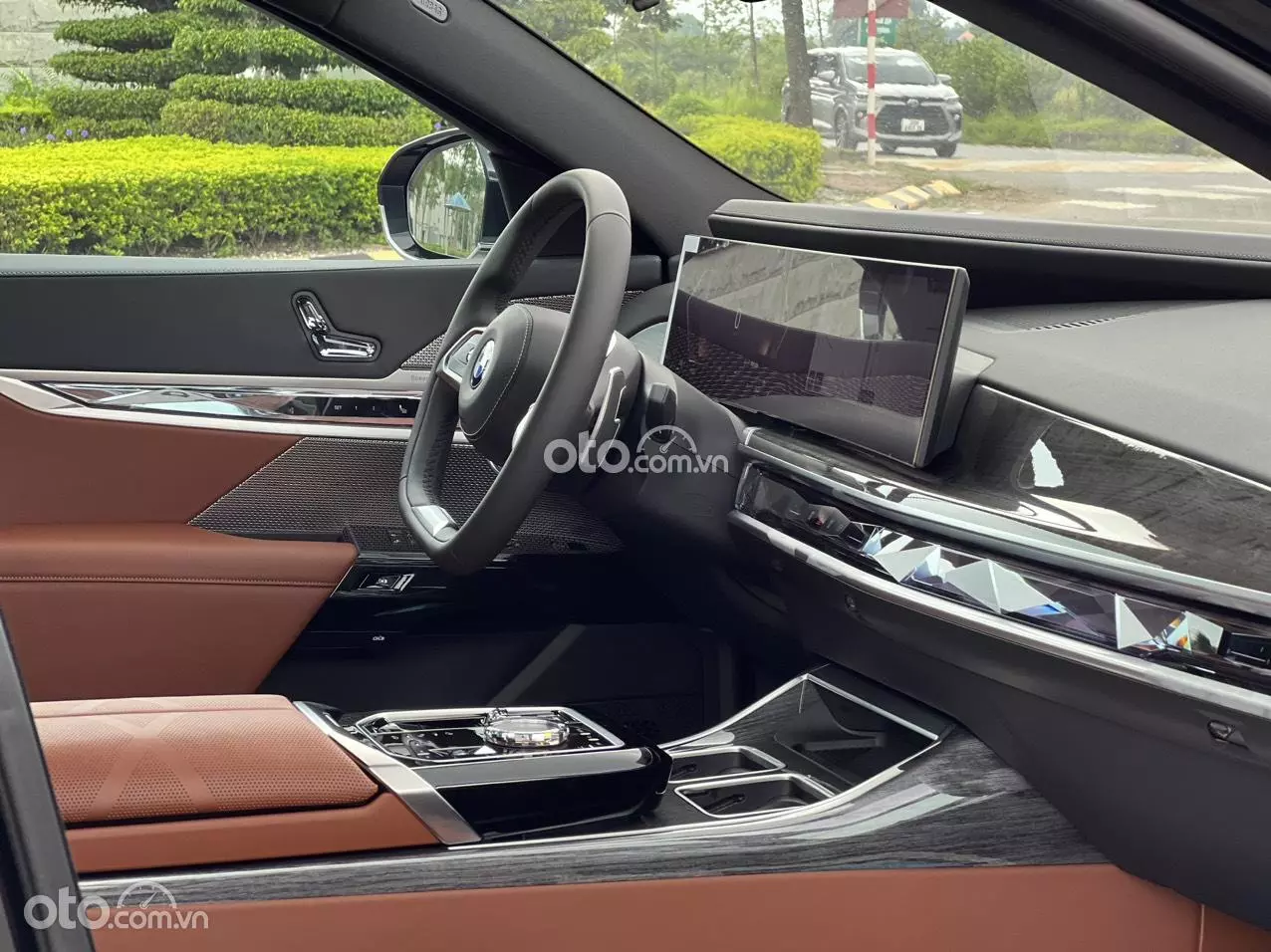 Màn hình bên trong BMW 735i Màn hình bên trong BMW 735i .