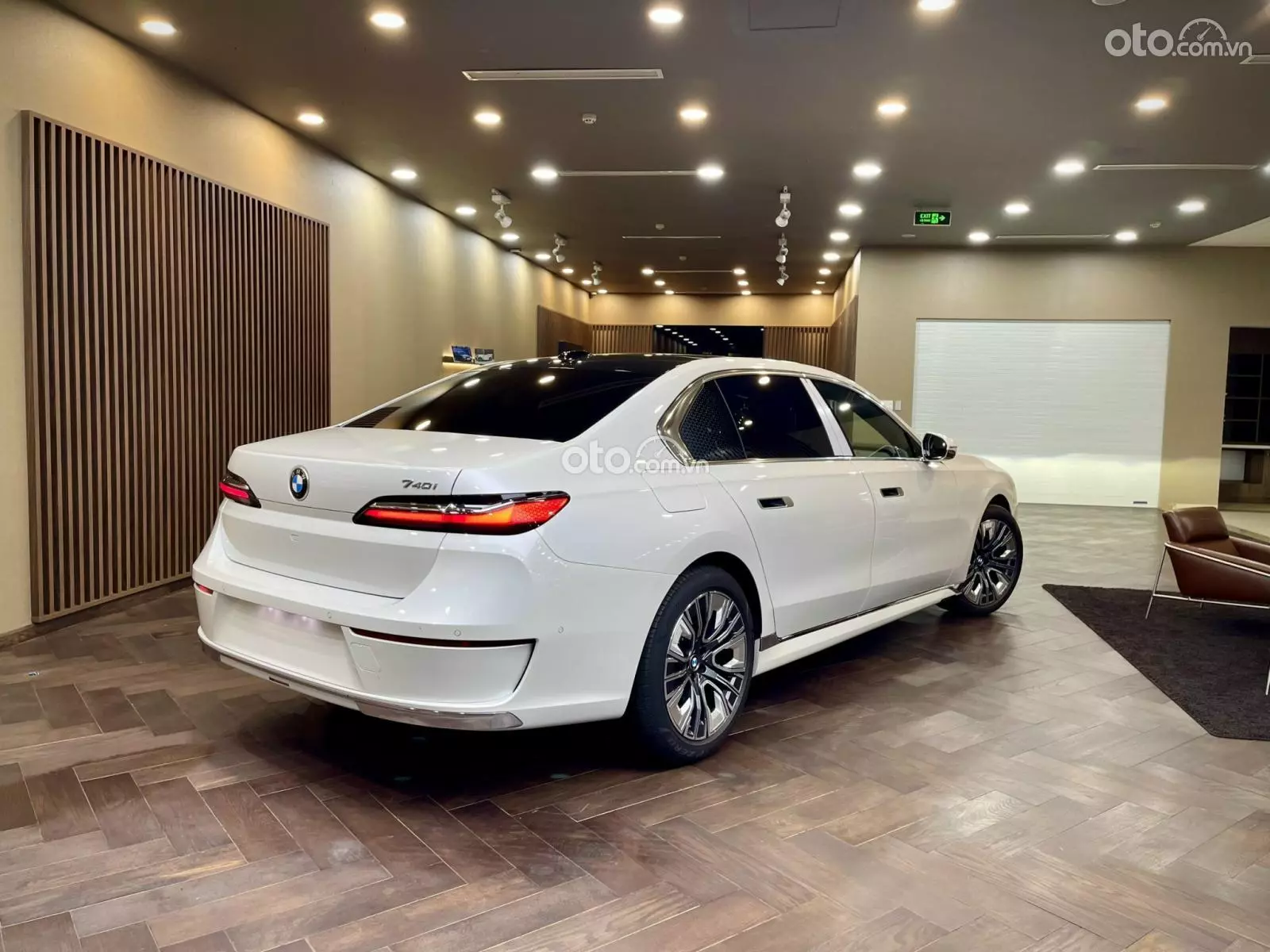 Hông xe BMW 740i Hông xe BMW 740i.