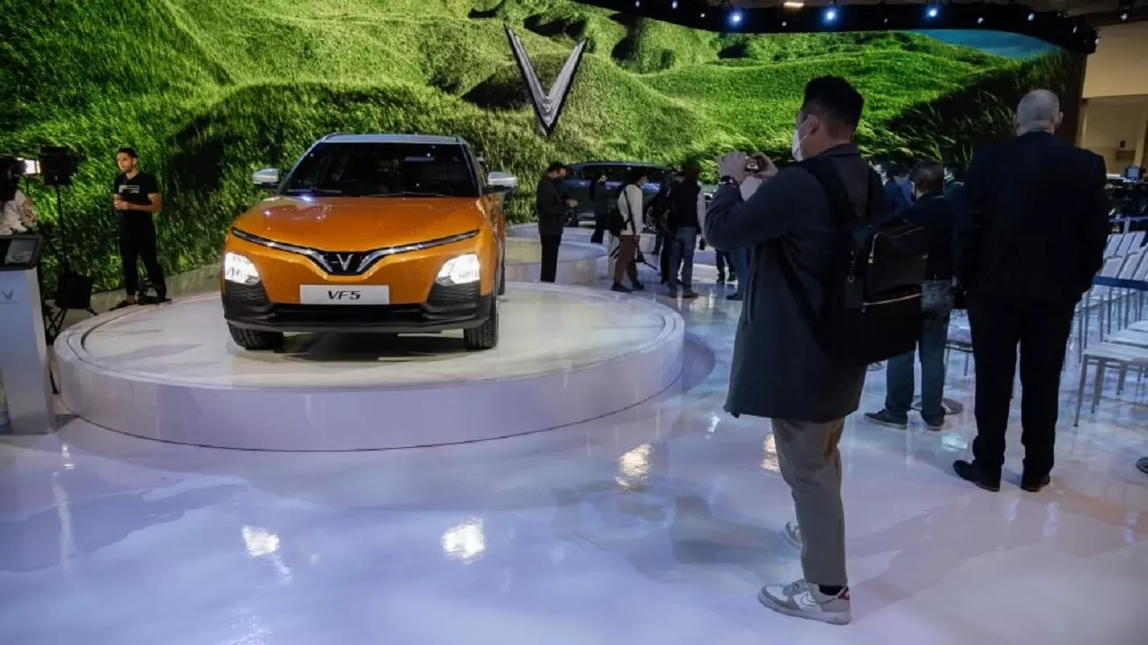 Doanh số VinFast thăng hoa với gần 35.000 xe điện được bán ra trong năm 2023 Doanh số VinFast thăng hoa với gần 35.000 xe điện được bán ra trong năm 2023 1