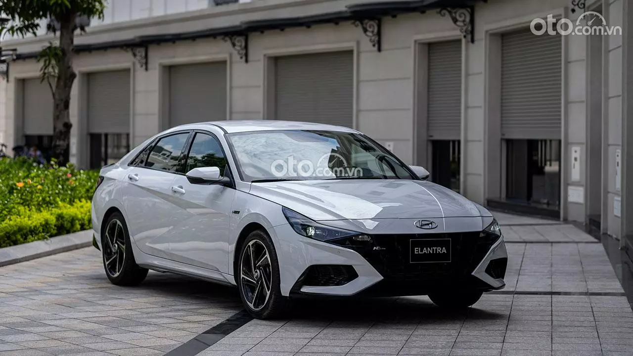 Giá xe Hyundai Elantra 2025 mới nhất kèm lăn bánh và ưu đãi (7/2025)
