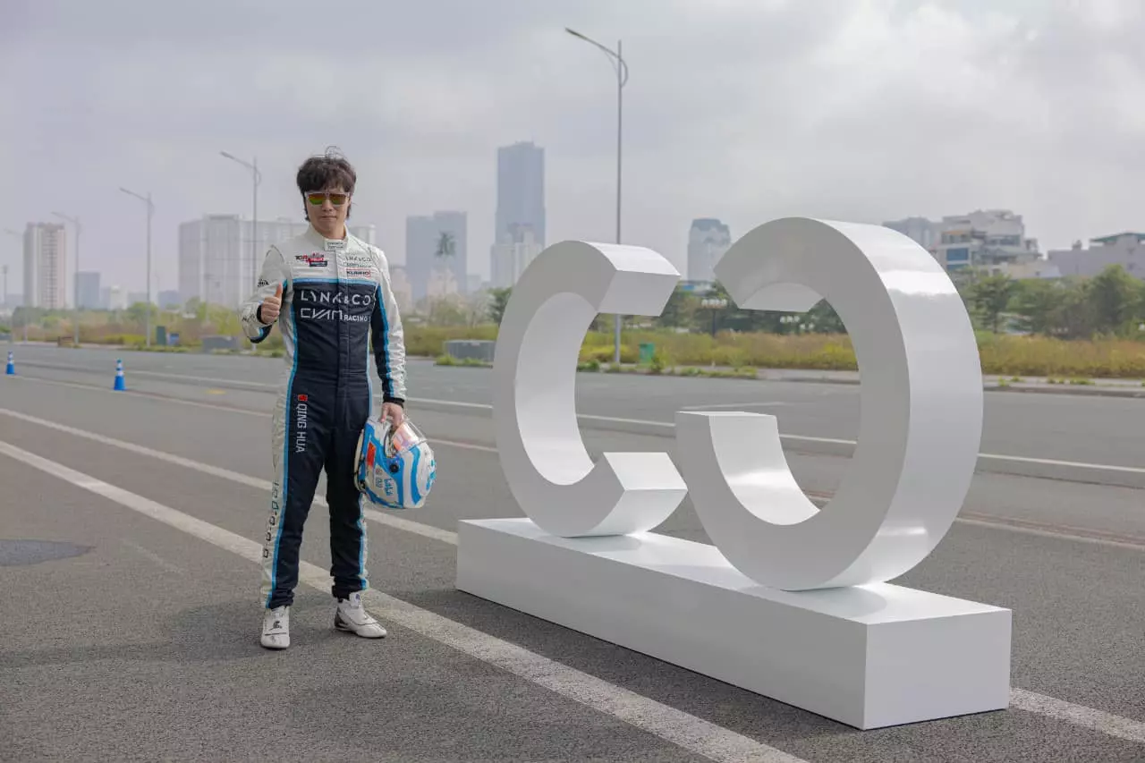 Ma Qinghua - tay đua Trung Quốc đầu tiên vô địch giải FIA thế giới năm 2014.