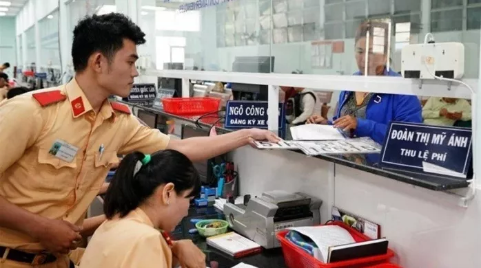 Ngoài giá xe, chủ ô tô cần phải đóng những khoản thuế nào để đủ điều kiện lăn bánh trên đường?.