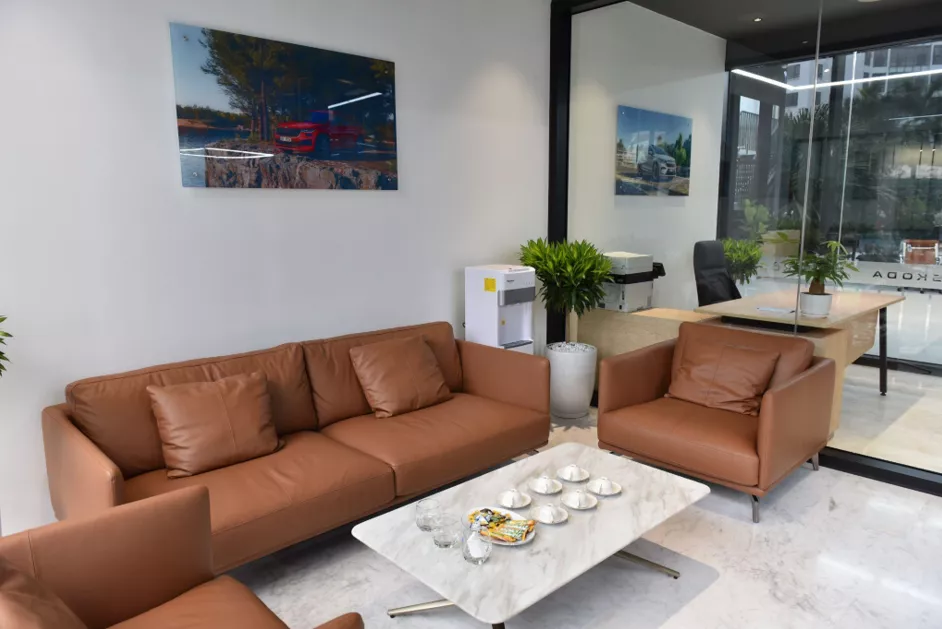 Khu vực tiếp khách hàng hiện đại, với không gian thương hiệu đậm chất Skoda1.