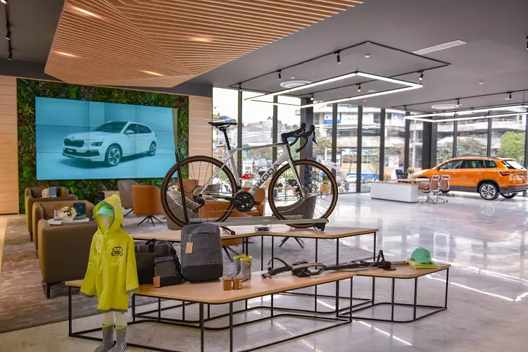 Không gian showroom hiện đại và thoáng đãng.