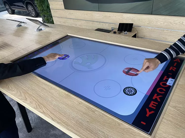 Trải nghiệm trên màn hình Touch Screen.