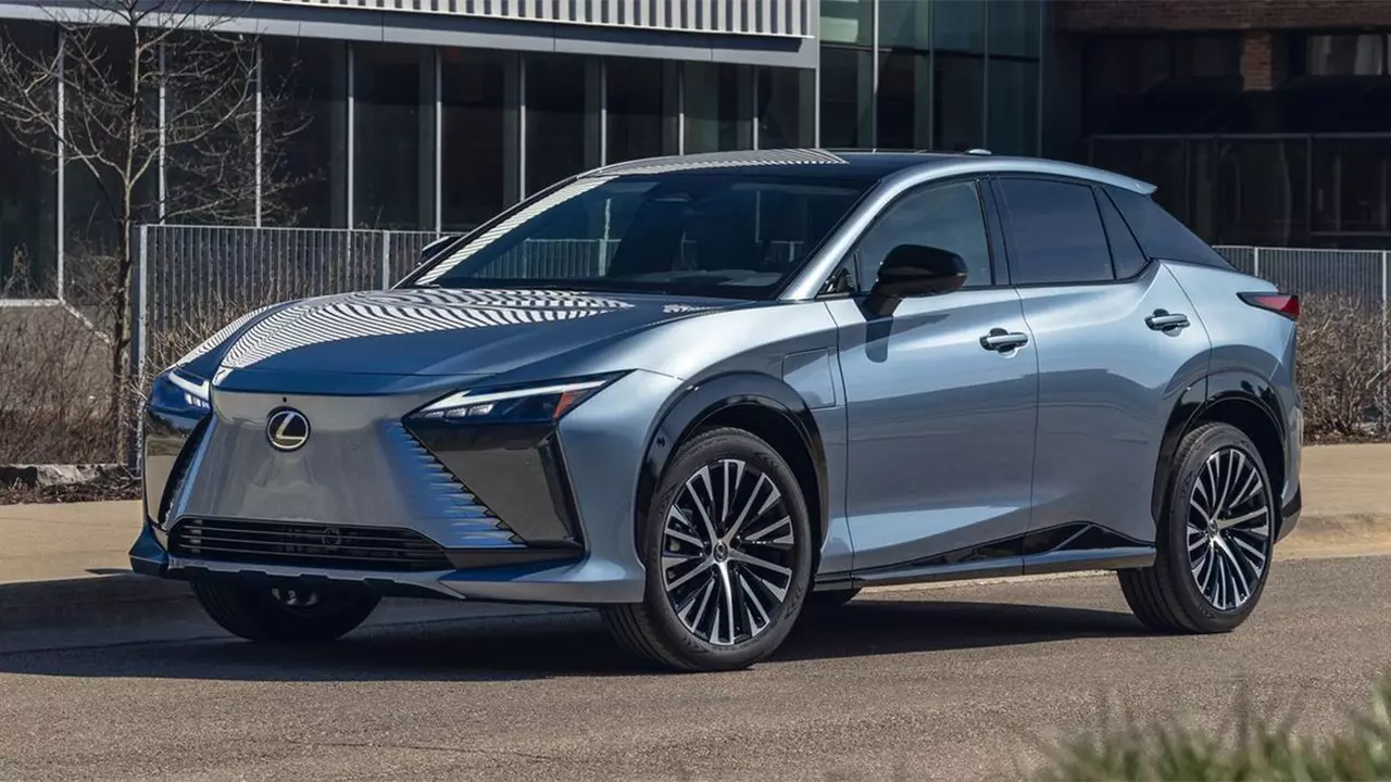 Thiết kế đầu xe Lexus RZ 1