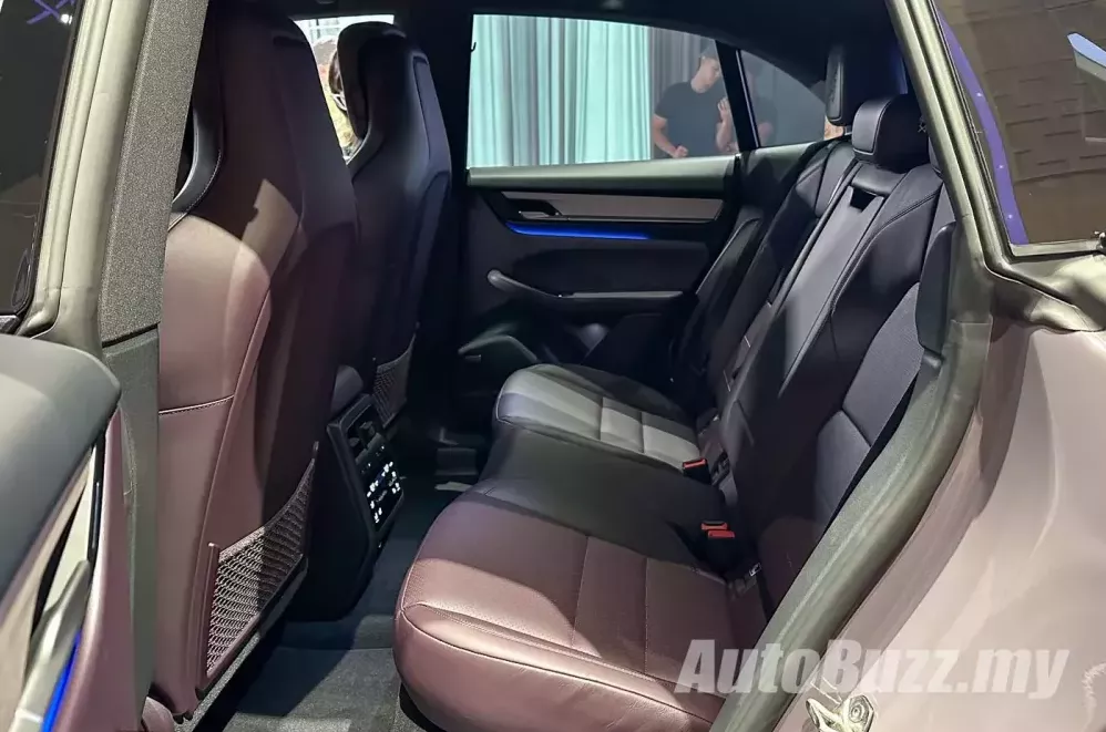 hàng ghế thứ 2 trên xe Porsche Macan EV.