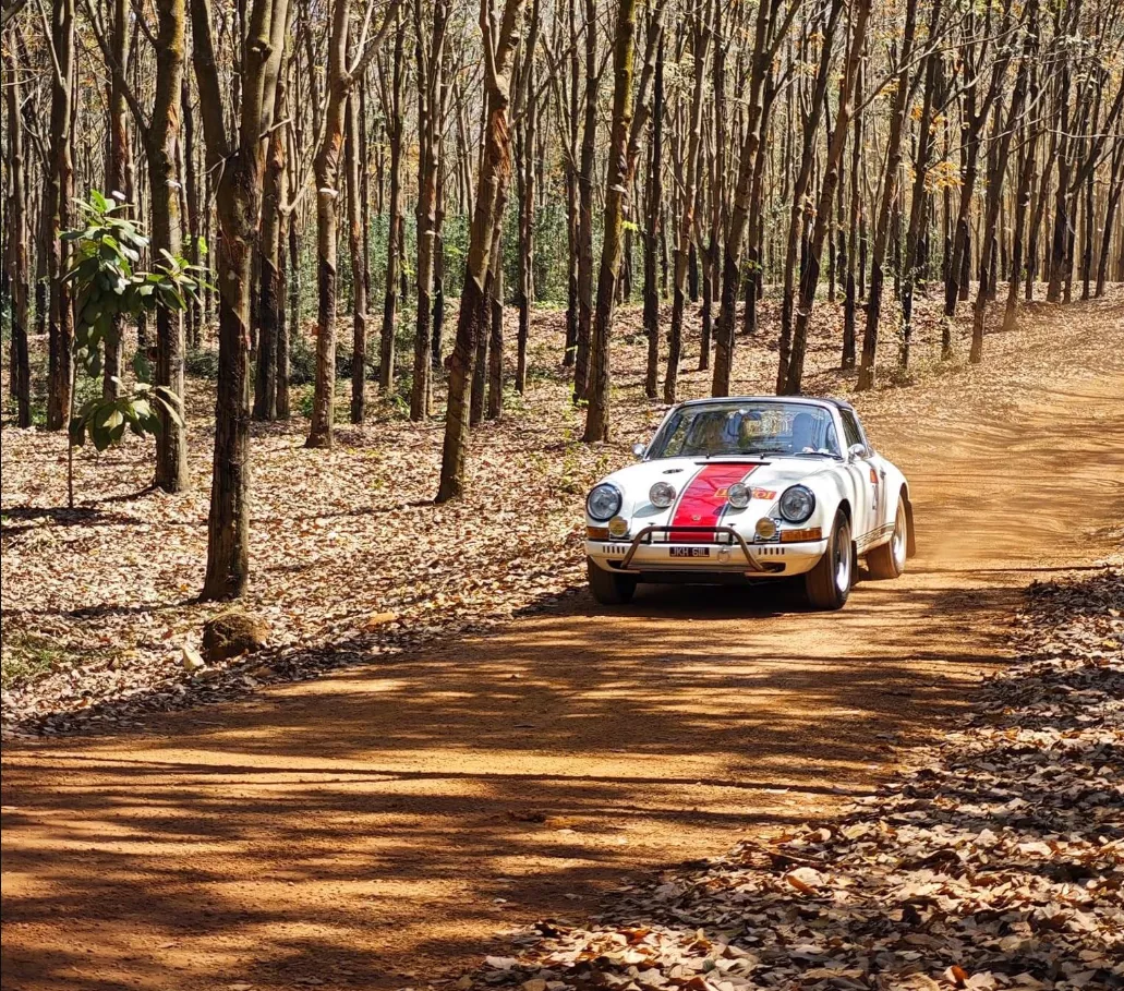 Porsche 911 Targa mui trần.