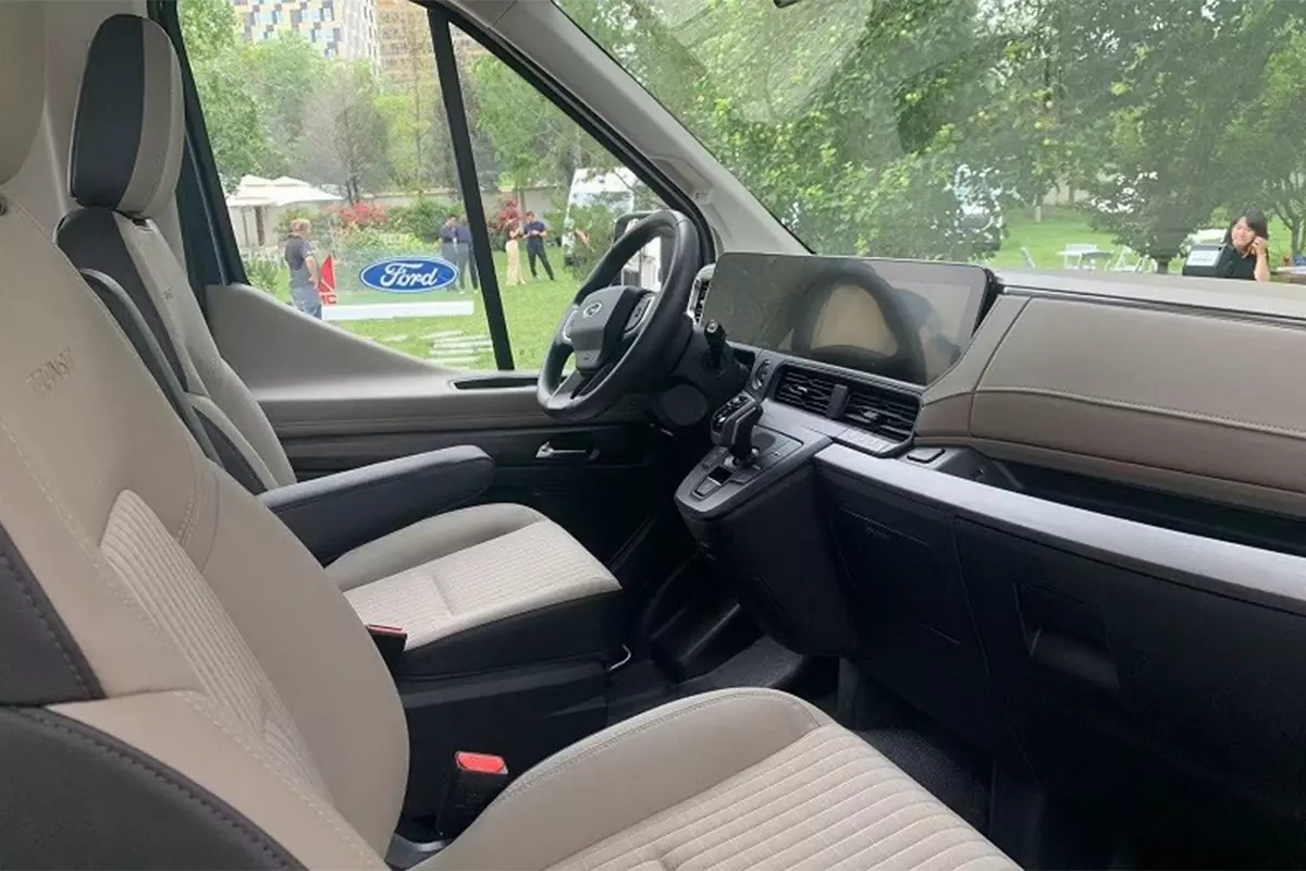 Nội thất xe Ford Transit 2024 1