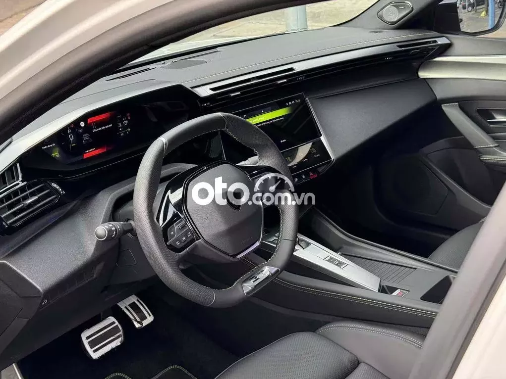 Nội thất xe Peugeot 408.