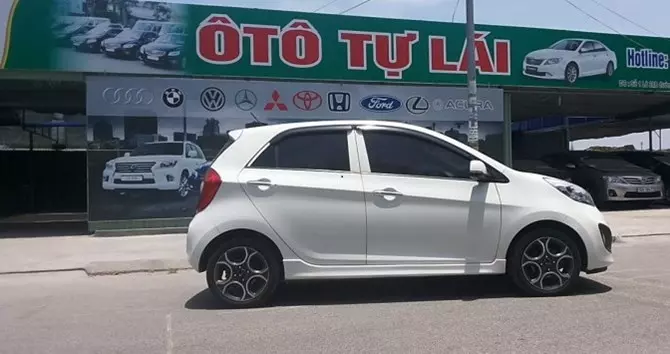 Có sẵn 300 triệu nên mua ô tô cũ đi Tết hay thuê xe tự lái?.